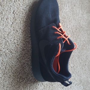 Nike roshe run shoes